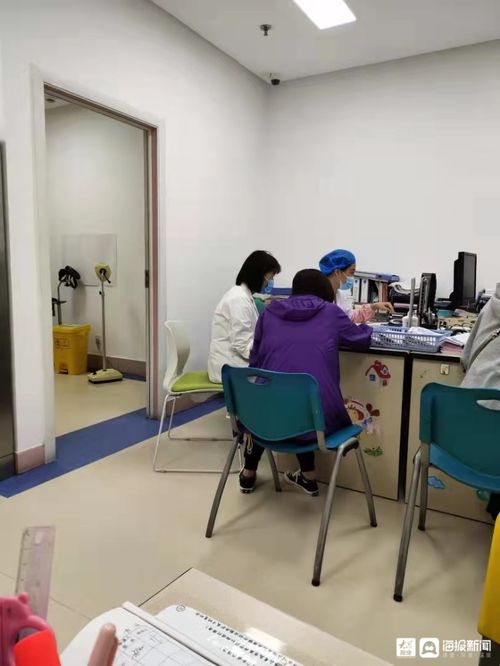 崂山区社区卫生服务中心开展“爱心传递，防治出生缺陷”宣传咨询活动